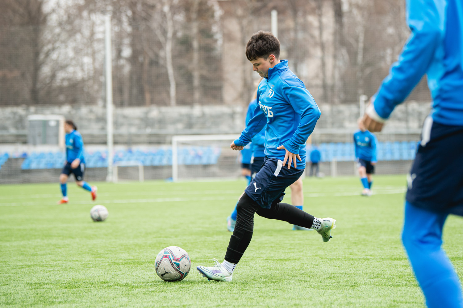 Тренировка молодёжной команды «Динамо» перед матчем с ЖФК «Новосибирск»