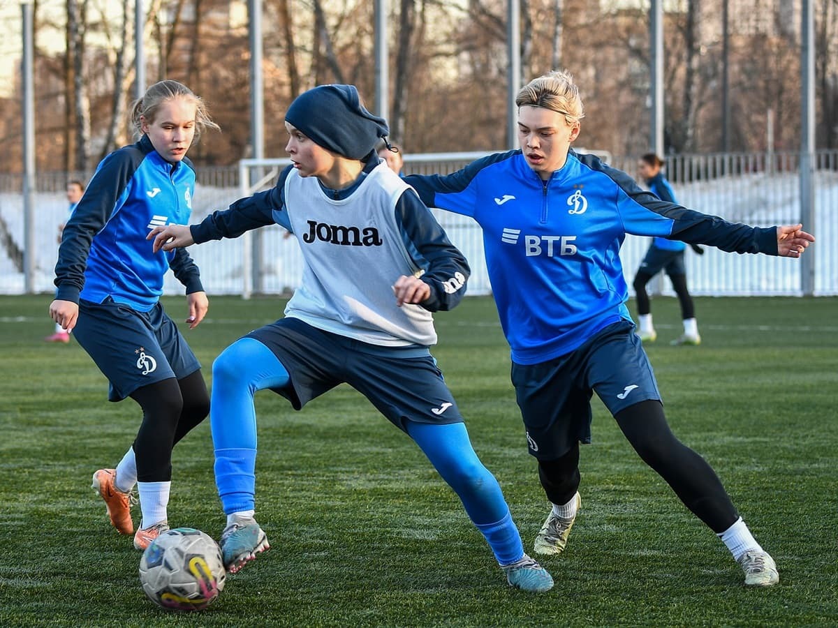 Молодёжная команда провела товарищескую игру с «Динамо» U-16
