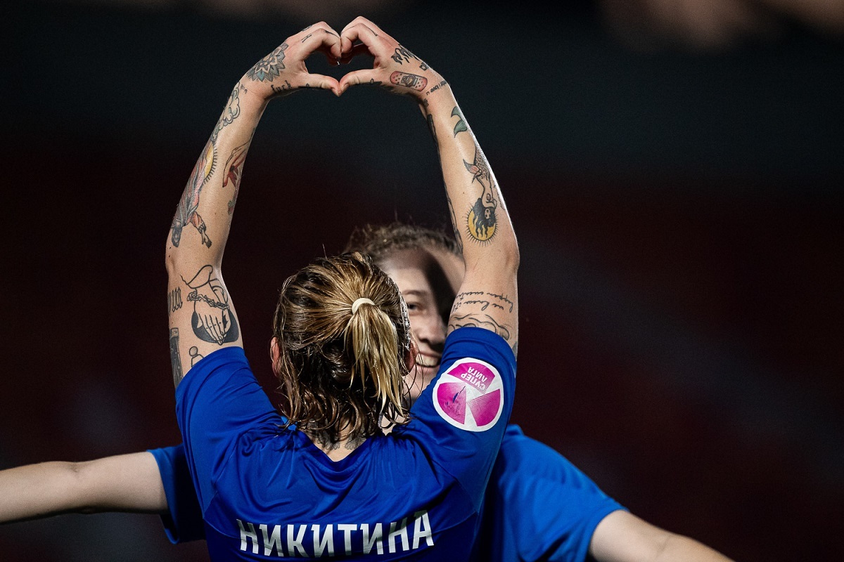 Празднование Милены Никитиной и Ксении Кузищиной второго гола в ворота «Рязани-ВДВ»