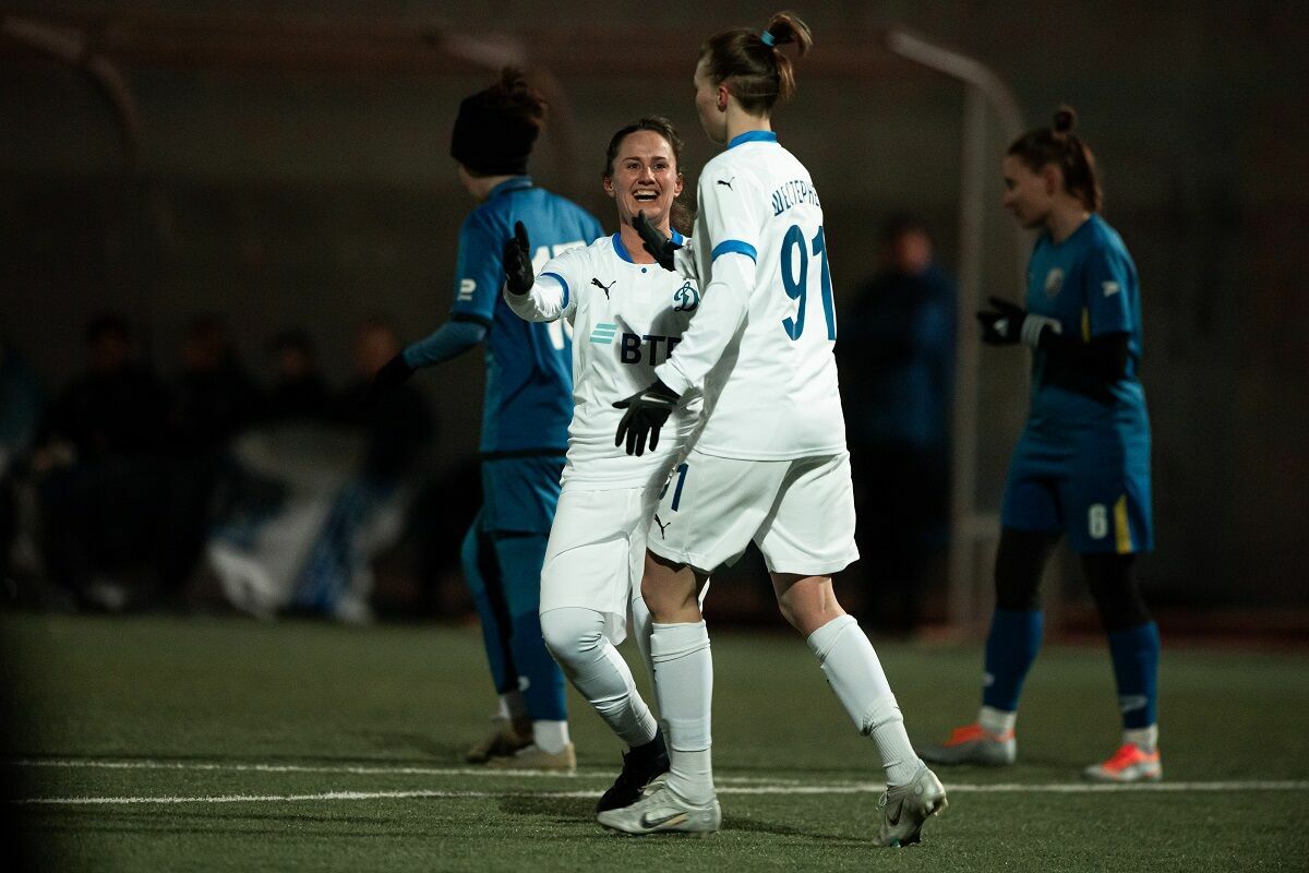 Елена Шестернёва (№91) празднует гол с пенальти в ворота «Строгино», ставший дебютным в истории основной команды ЖФК «Динамо»&nbsp;