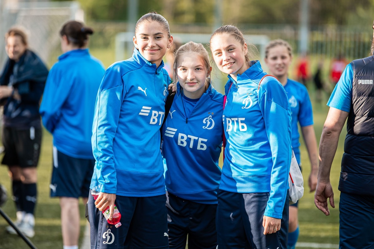 Ульяна Соколова, Арина Гунина и Александра Шевченко (слева направо), которая проведёт этот сезон на правах аренды в ЖФК «Сочи»