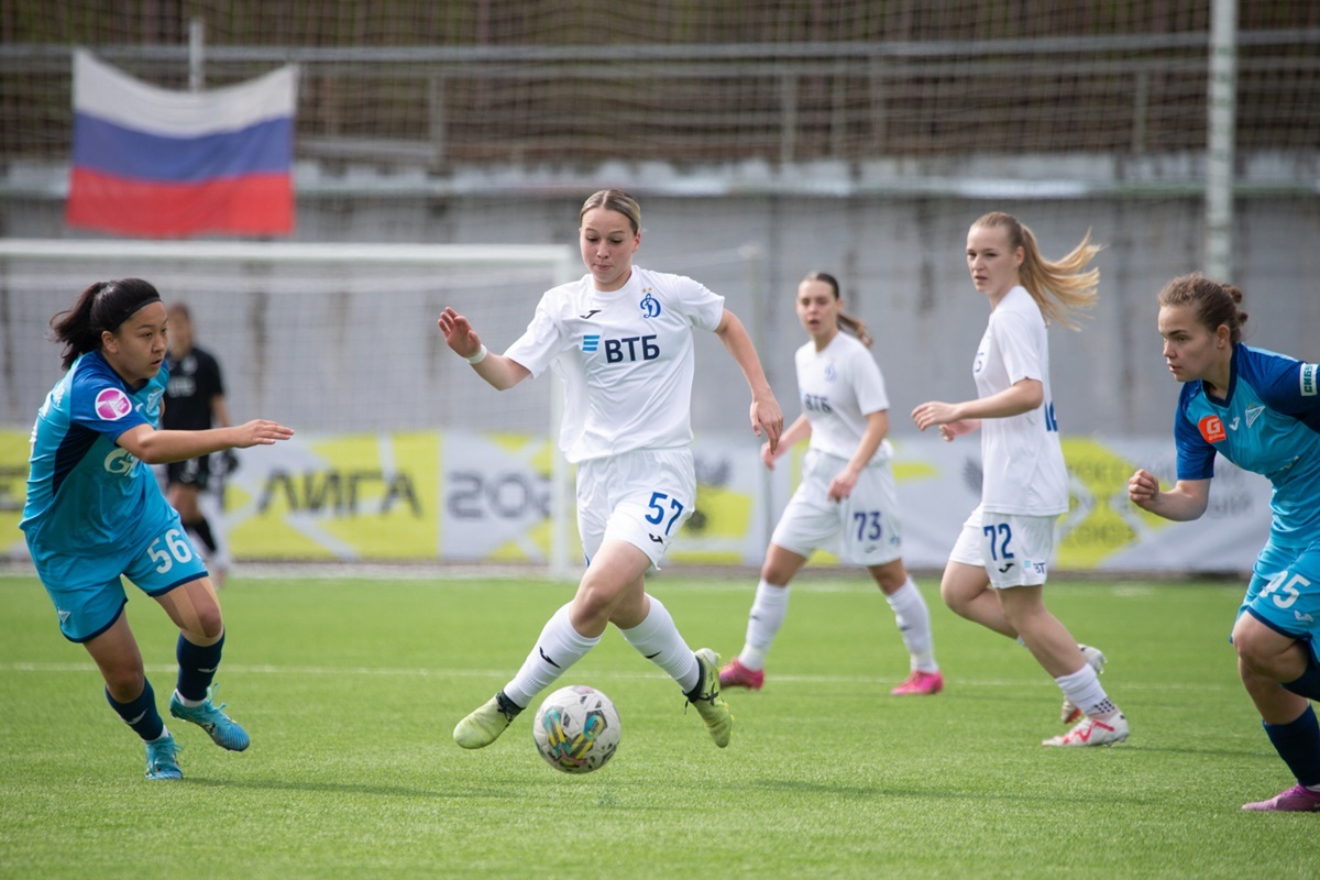 Taisiya Razvorotneva surrounded by Zenit football players