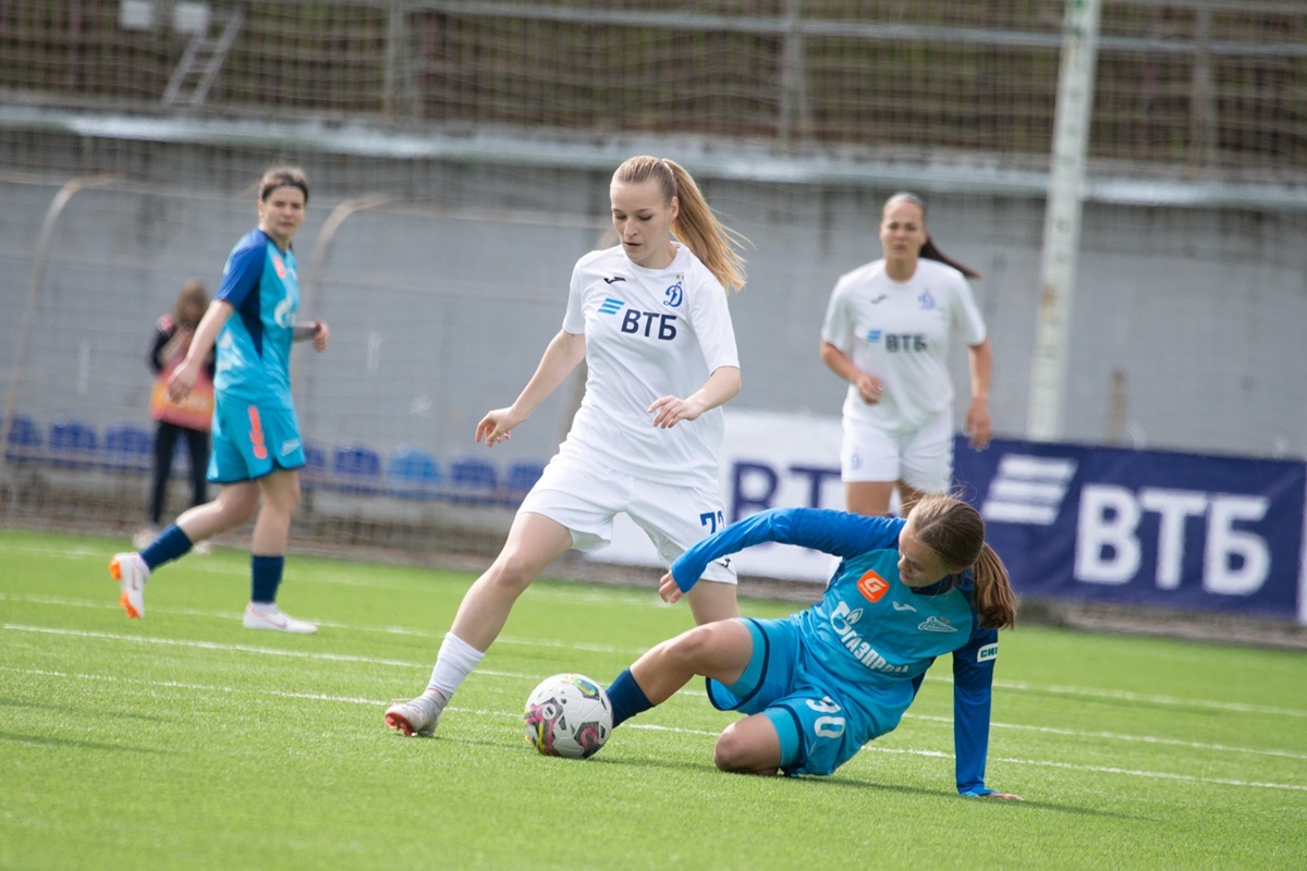 Anastasia Gnennaya in a fight with Zenit midfielder Elena Golik