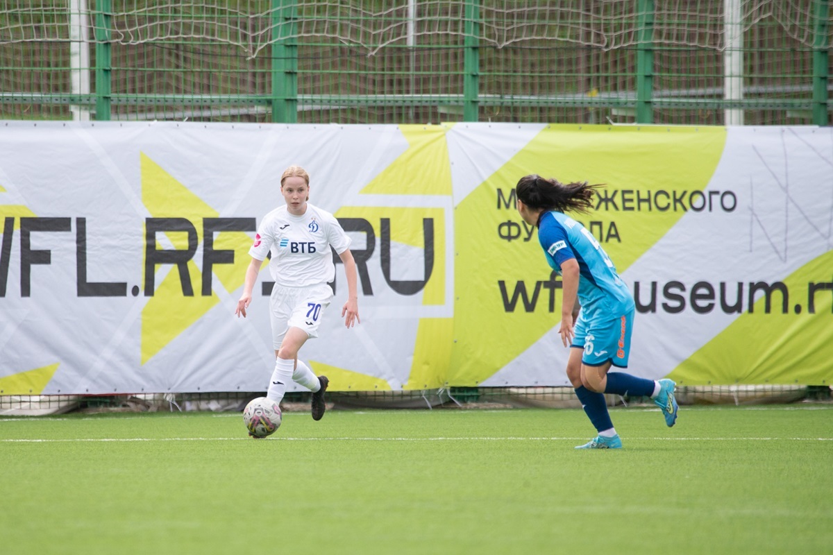 Varvara Demidova, defender of the Dynamo youth team, with the ball