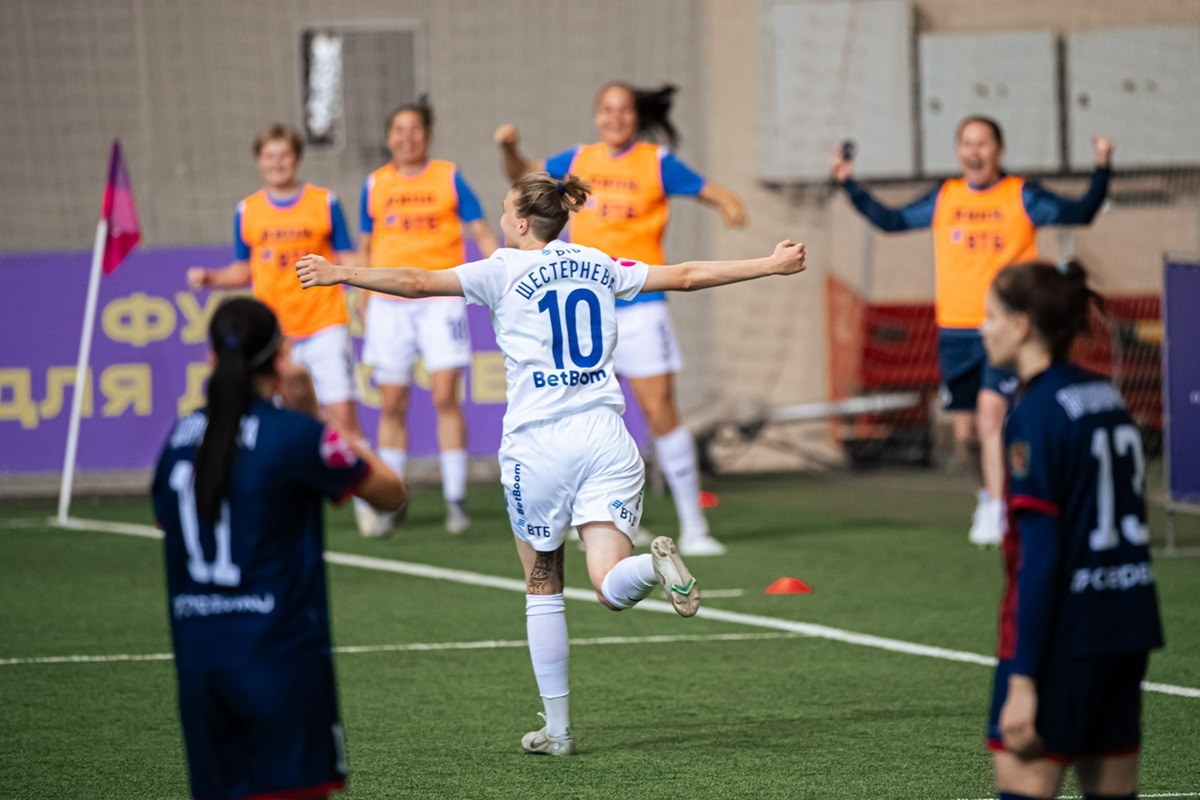 Elena Shesterneva just scored the winning goal against Enisey