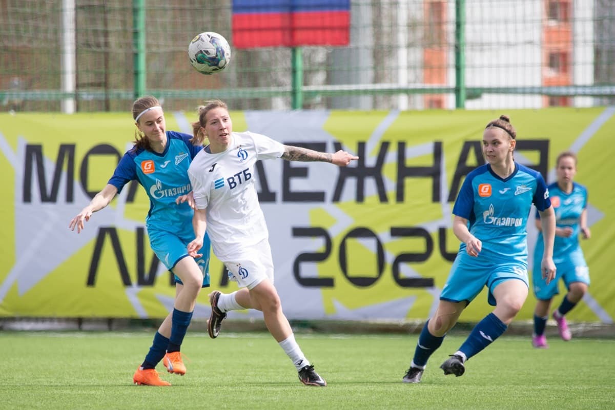 Kristina Yakovenko (center) surrounded by Zenit football players