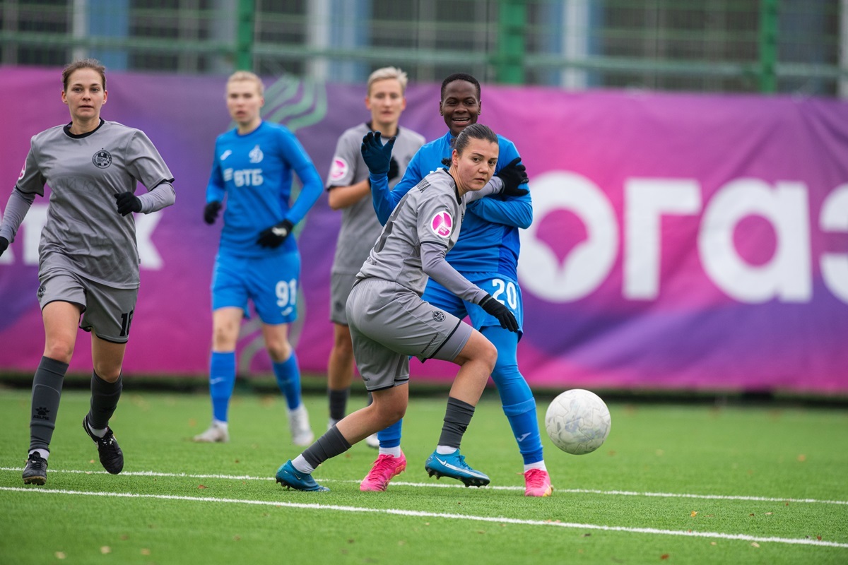 Liana Kotelnikova (in the foreground), although she moved from Dynamo to Zvezda 2005 on loan, already managed to distinguish herself in the match with the blue and white in Novogorsk last season