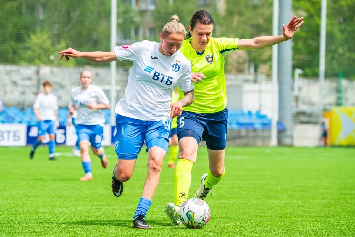 Kristina Yakovenko vs. Strogino midfielder Natalya Sedletskaya