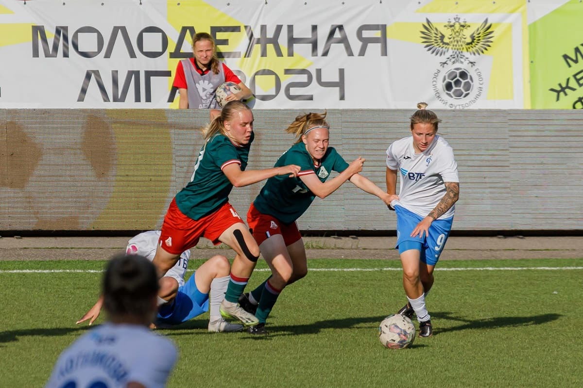 Kristina Yakovenko in the fight against Lokomotiv football players