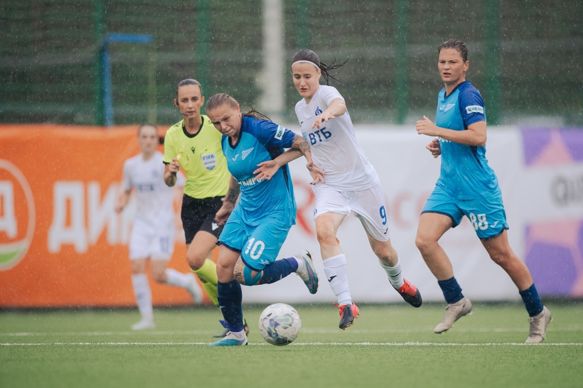 Kristina Komissarova vs. Alena Andreeva (No. 10) in the match against Zenit in Novogorsk