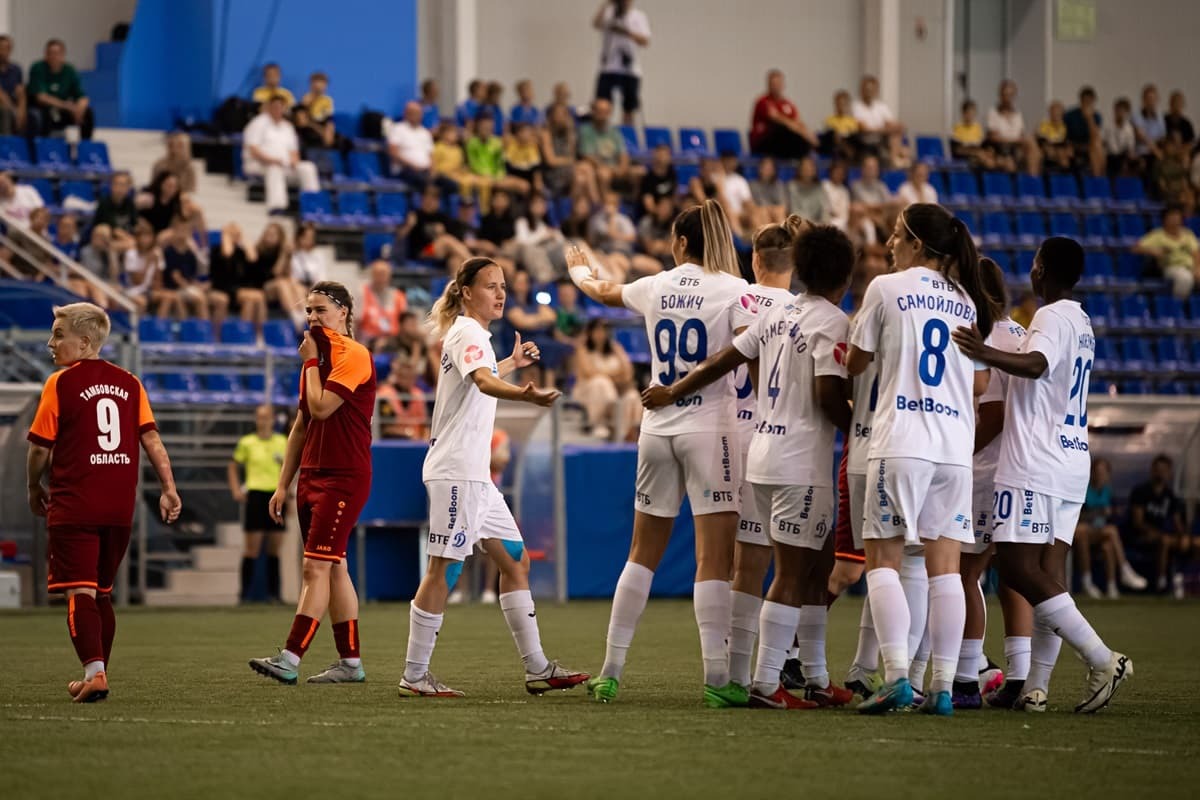 Dynamo players celebrate a goal against the Football Academy Tambov 