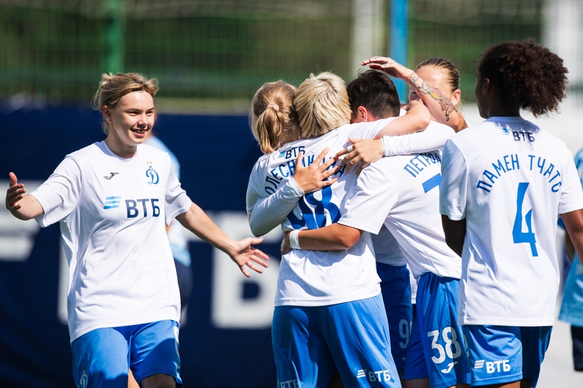 Dynamo players celebrate first victory at final stage of Youth League