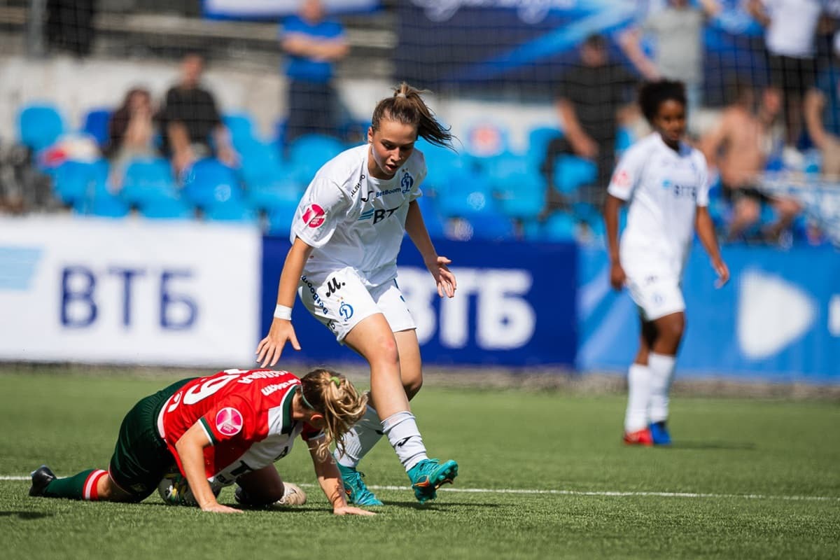 This month, young Dynamo footballer Taisiya Razvorotneva managed to make her debut for the main team in both the Winline Russian Cup and the Super League