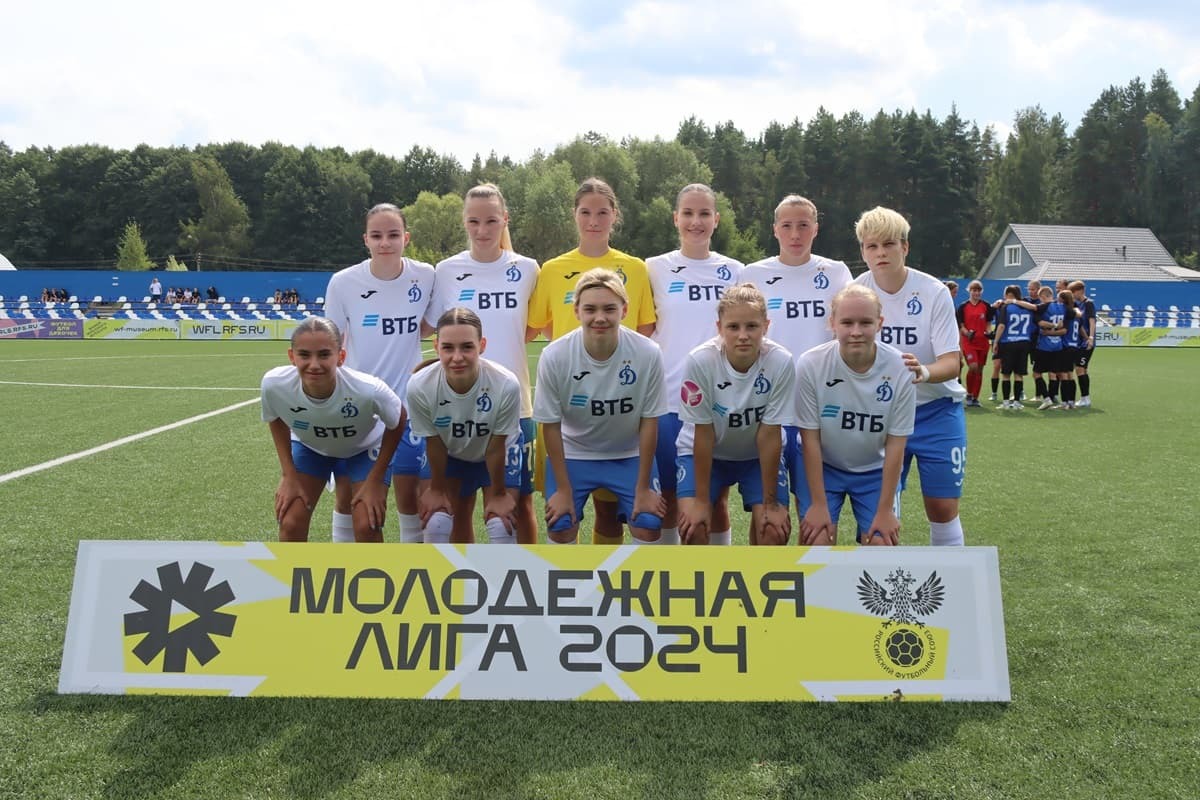 The Dynamo youth team before the start of the match with Master-Saturn at the colorful stadium in Egoryevsk near Moscow