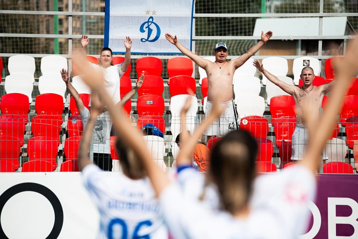 Dynamo fans support the youth team at the match with WFC Spartak