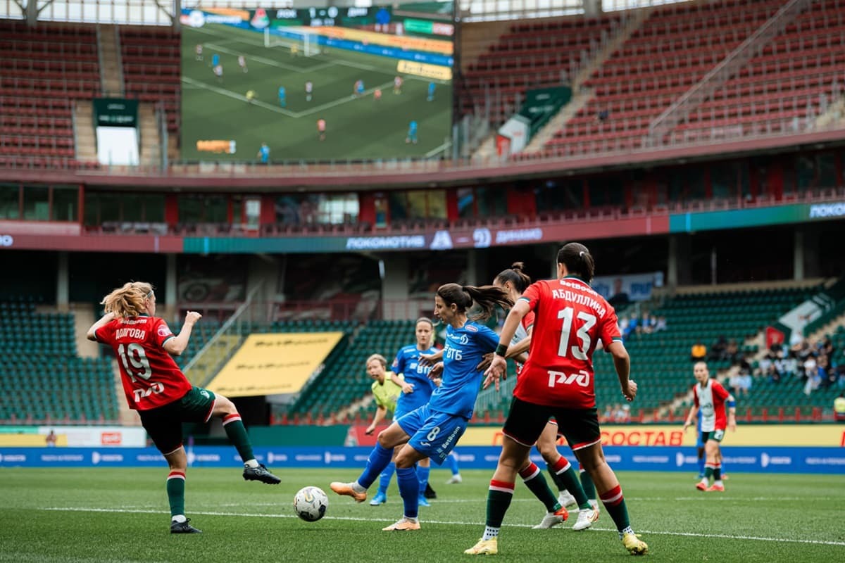 Elina Samoilova surrounded by WFC Lokomotiv football players at the RZD Arena