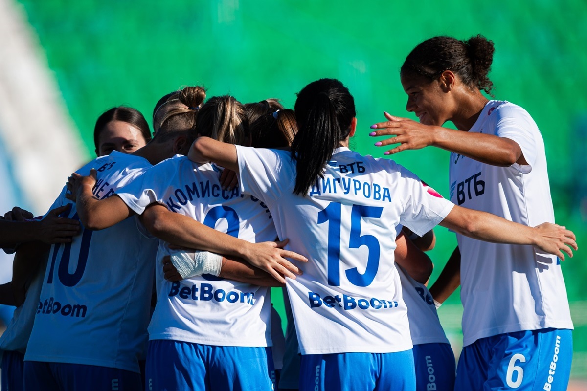 Dynamo players celebrate a goal against WFC Krylia Sovetov, scored by Kristina Komissarova in the 10th minute of the match